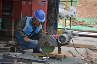 神木市第九中学迁建项目主体工程全面封顶